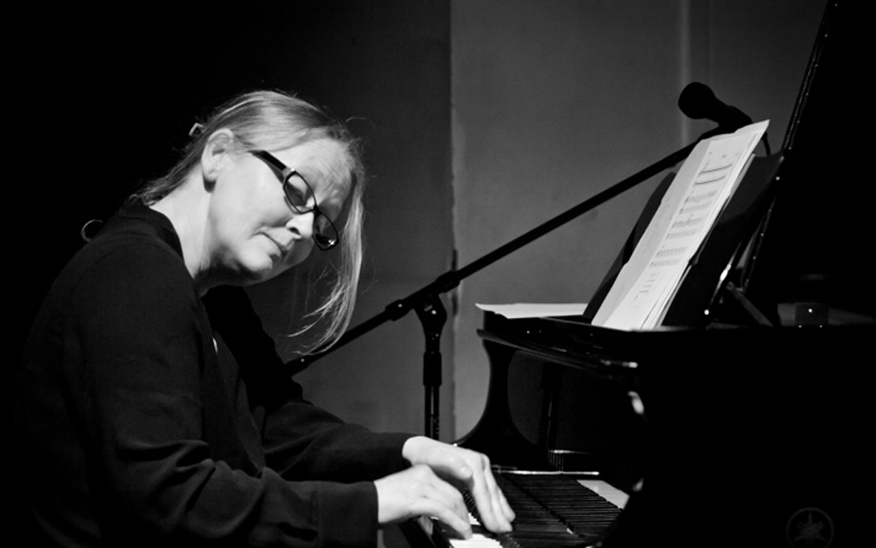 Robin Holcomb performs at the 2017 Earshot Jazz Festival