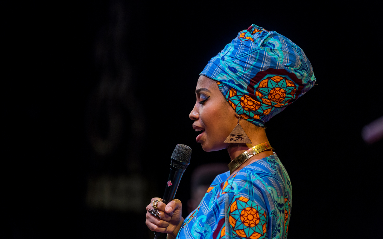 Jazzmeia Horn singing, photo by Daniel Sheehan.