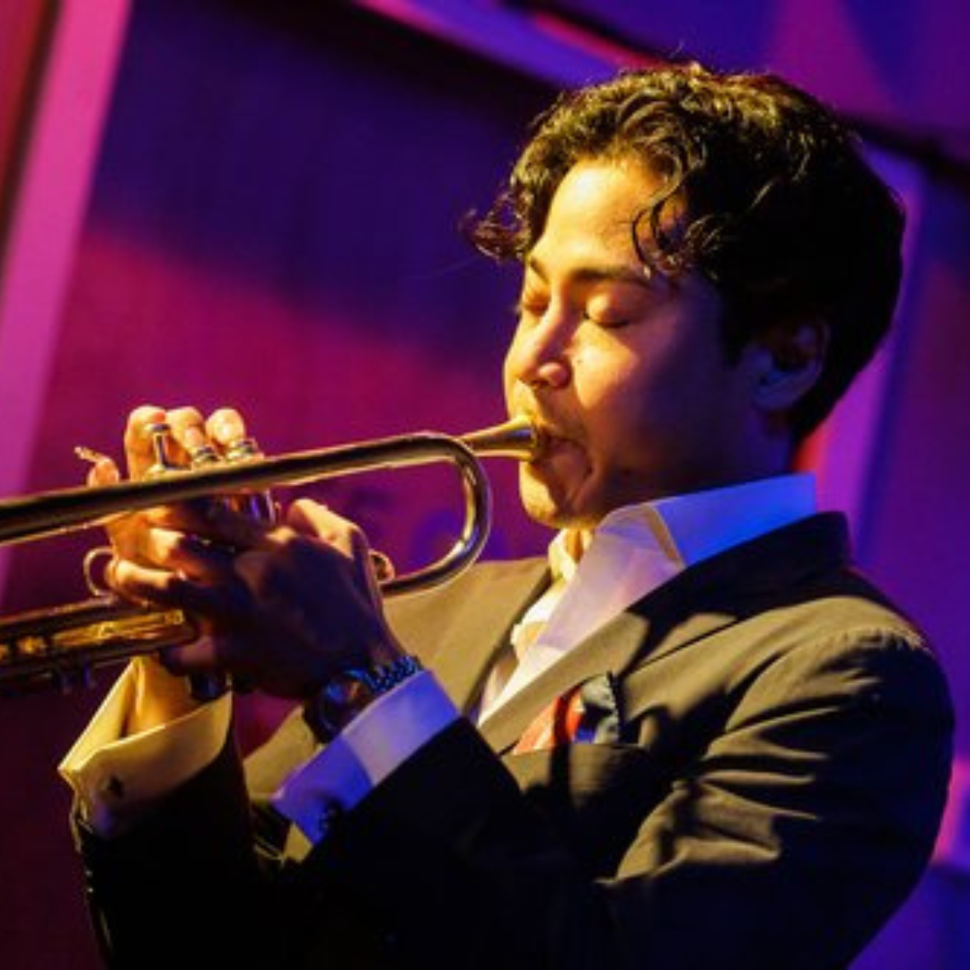 Photo of Jun Iida playing the trumpet